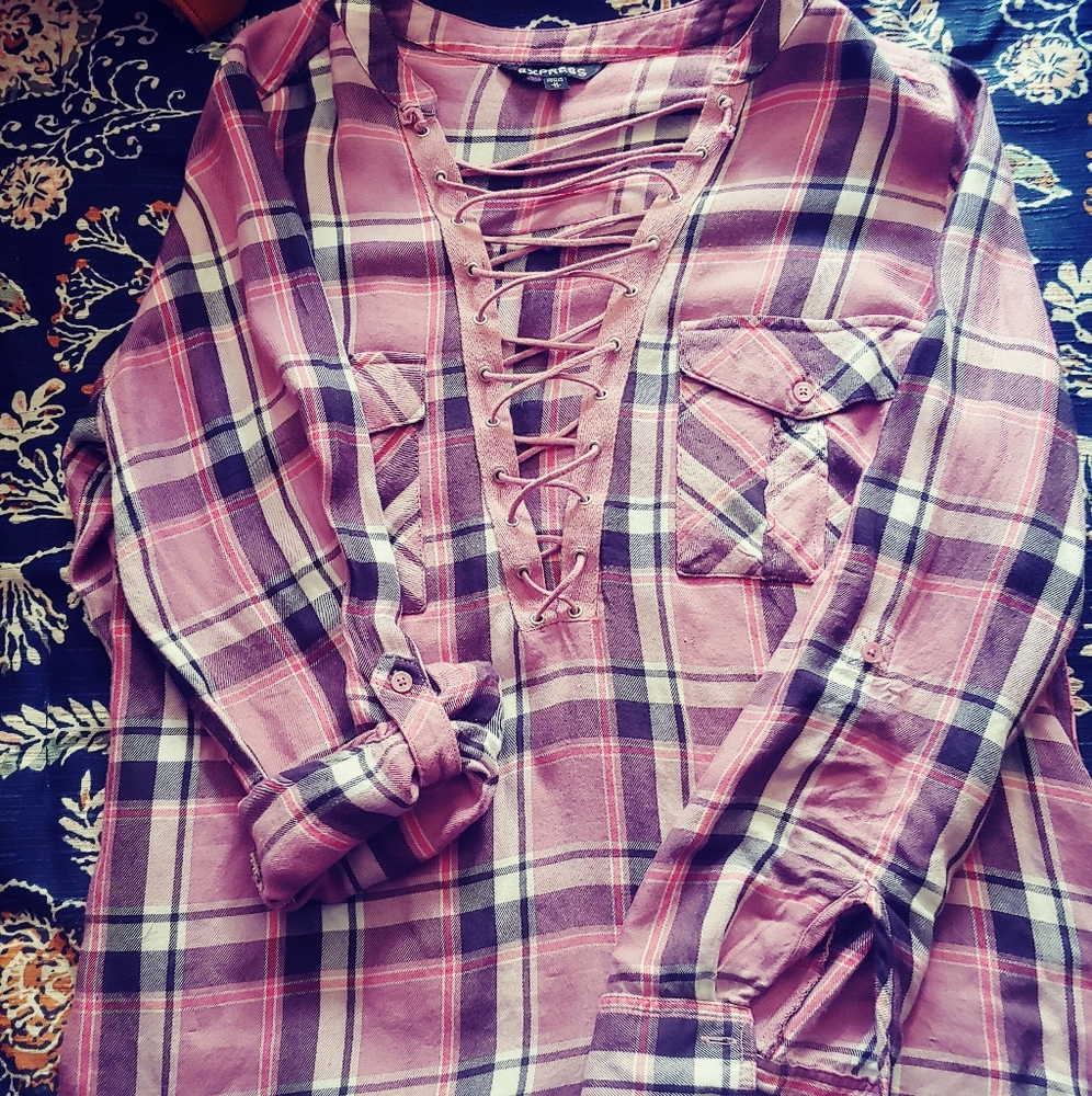 Express tie up shirt 🎄